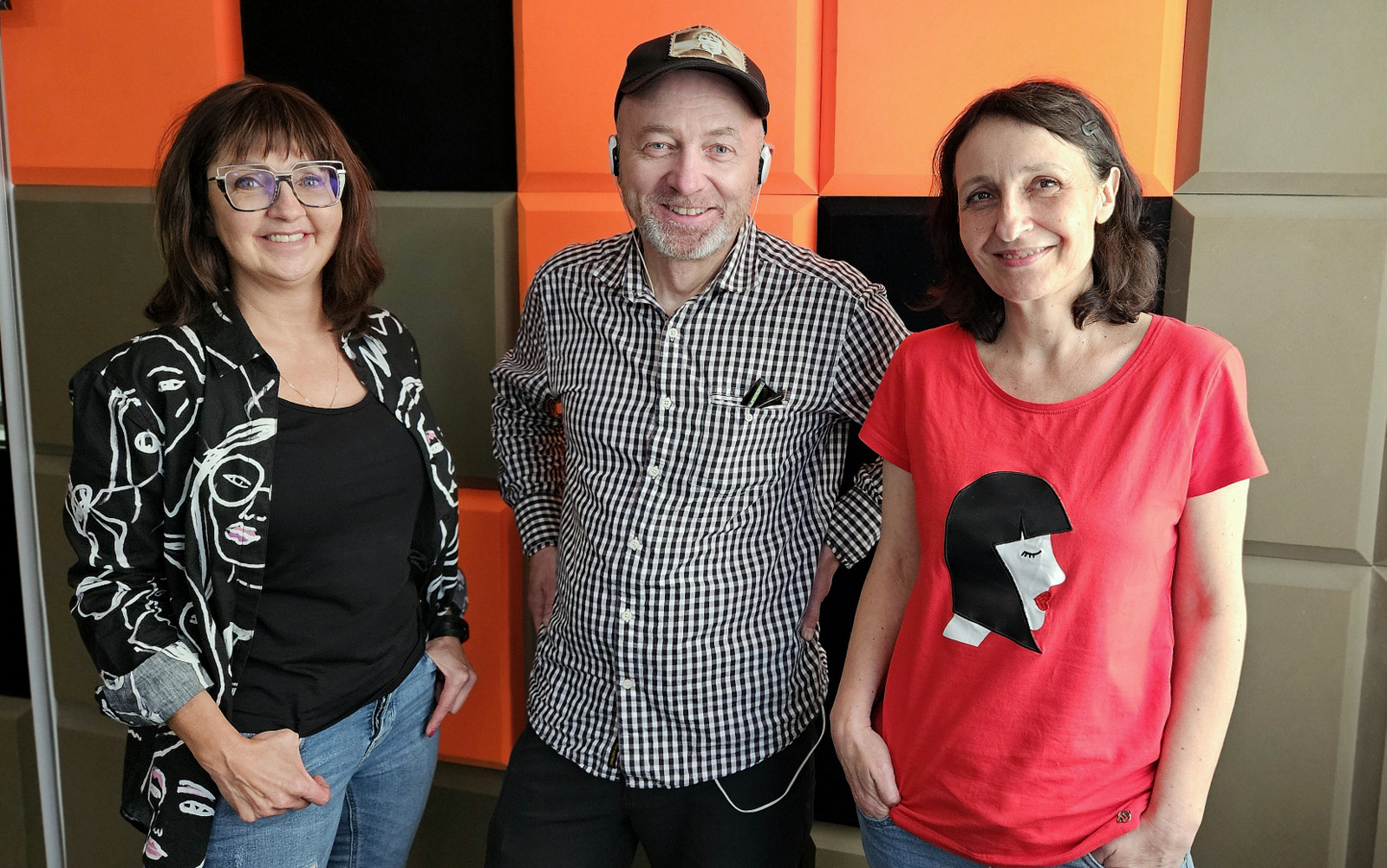 Między szczelinami Łodzi | Siedzimy na skrzynkach i nie myślimy o przekąskach. Kultowe łódzkie puby [PODCAST]