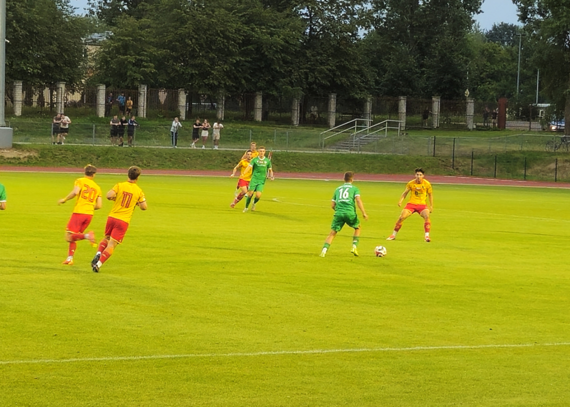 III liga gr. 1 - 2. kolejka. Wygrana Warty w Elblągu, pogoń na GieKSa Arenie i ostre strzelanie w Łomży