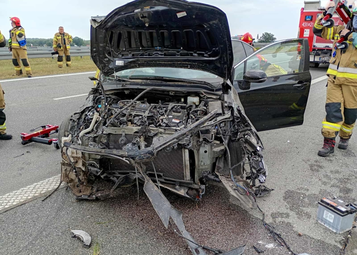 Rozbita toyota na S8 w powiecie łaskim