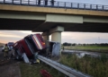 Ciężarówka uderzyła w wiadukt na autostradzie A2 3 Ciężarówka uderzyła w wiadukt na autostradzie A2