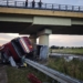 Ciężarówka uderzyła w wiadukt na autostradzie A2 9 Ciężarówka uderzyła w wiadukt na autostradzie A2