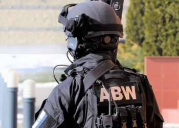 19-latek planował zamach terrorystyczny. Pochodzi z Łódzkiego 1 19-latek przygotowywał zamach terrorystyczny na jarmarku świątecznym. Został zatrzymany w Łódzkiem