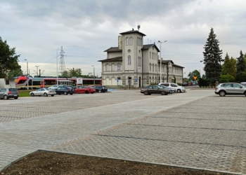 Nowy parking przy dworcu kolejowym w Tomaszowie Mazowieckim