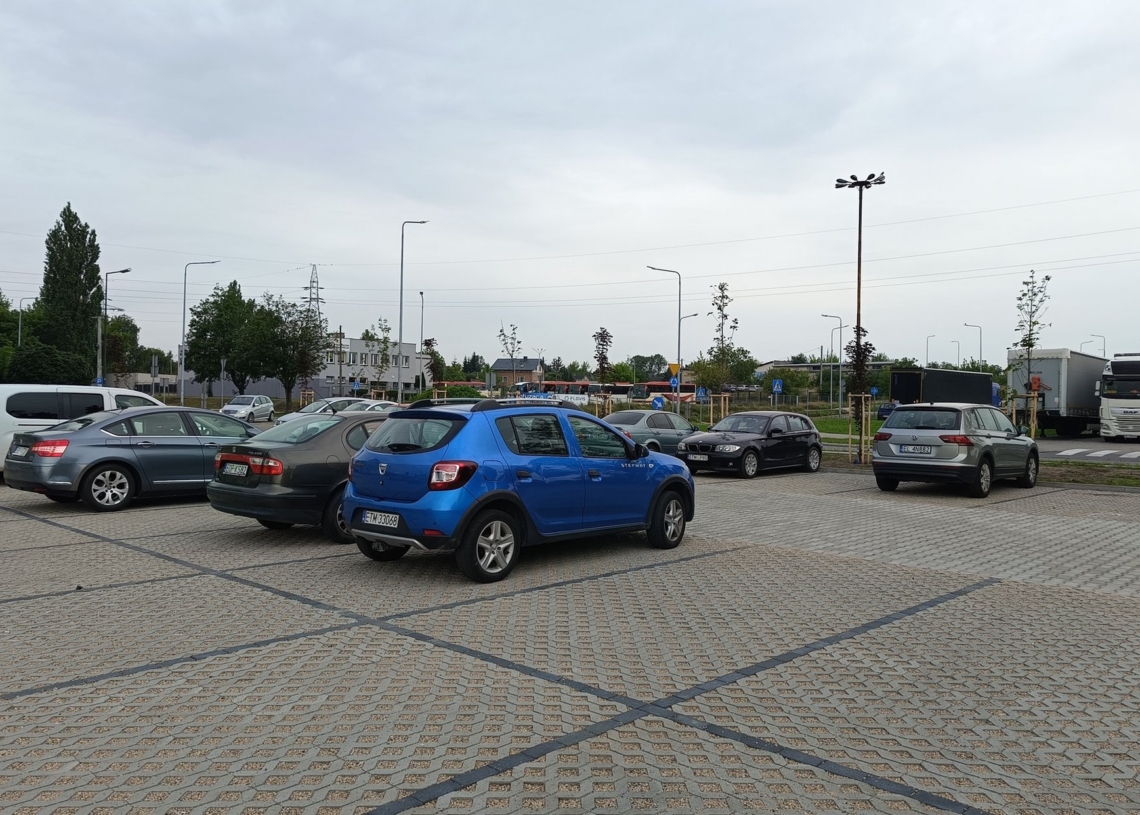 Nowy parking przy dworcu kolejowym w Tomaszowie Mazowieckim