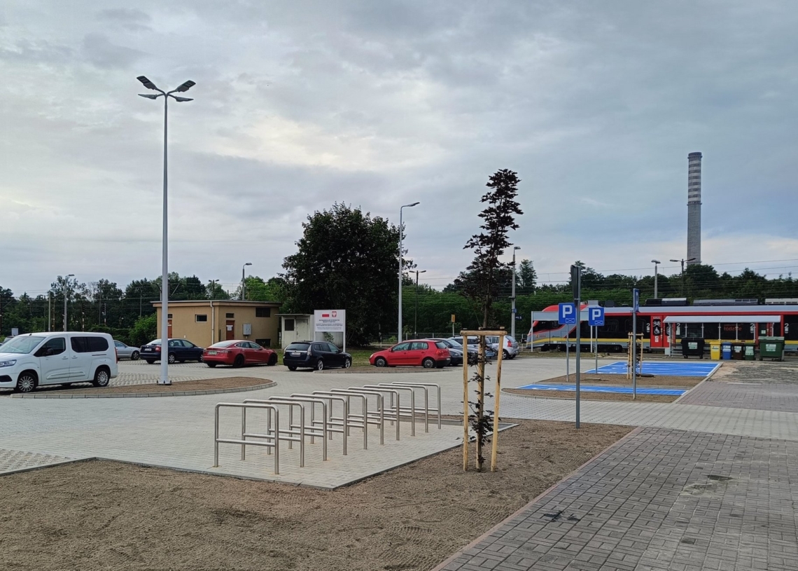 Nowy parking przy dworcu kolejowym w Tomaszowie Mazowieckim