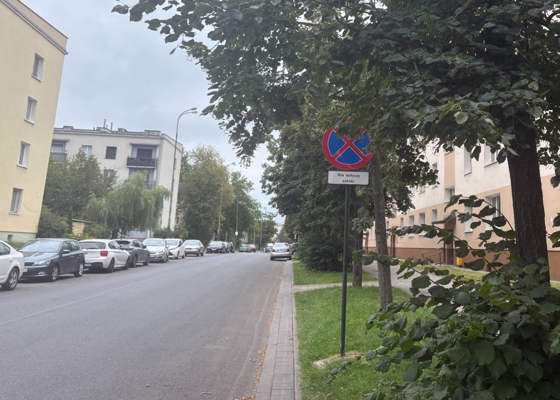 Nielegalne parkowanie na ulicy Boya-Żeleńskiego. Kierowcy ignorują zakaz 1 Nielegalne parkowanie na ulicy Boya-Żeleńskiego. Kierowcy ignorują zakaz