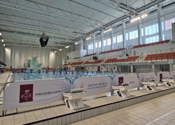 Kontrowersyjna decyzja Zatoki Sportu. Chodzi o pobyt rodziców z dziećmi w szatniach i podczas zajęć
