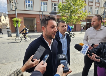 Czy na Piotrkowskiej staną inteligentne słupki? Miasto zdecydowało się na podpisanie nowej umowy