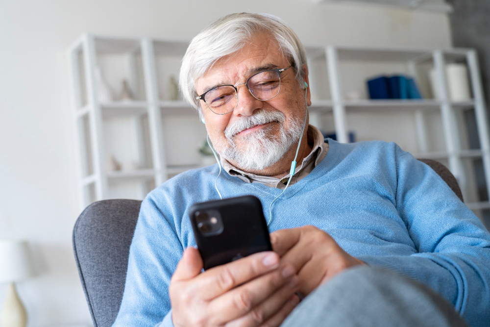 Świat mediów bez tajemnic. Senior i smartfon