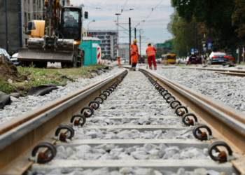 Tramwaje 15 i 16 wracają na starą trasę. Czy to już koniec prac przy torowisku?