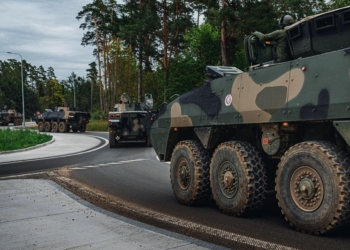 Powroty wojska z ćwiczeń "Żelazny Obrońca 2025". Armia przypomina o zasadach bezpieczeństwa z tym związanych