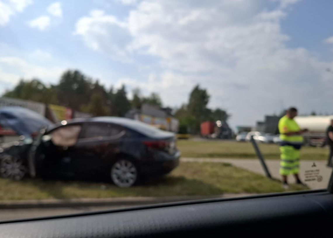 Groźny wypadek na DK91 w Rzgowie. Dwie osoby ranne