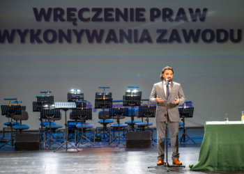 Nowi lekarze w Łódzkiem. Prawo Wykonywania Zawodu zyskało kilkuset medyków [ZDJĘCIA]