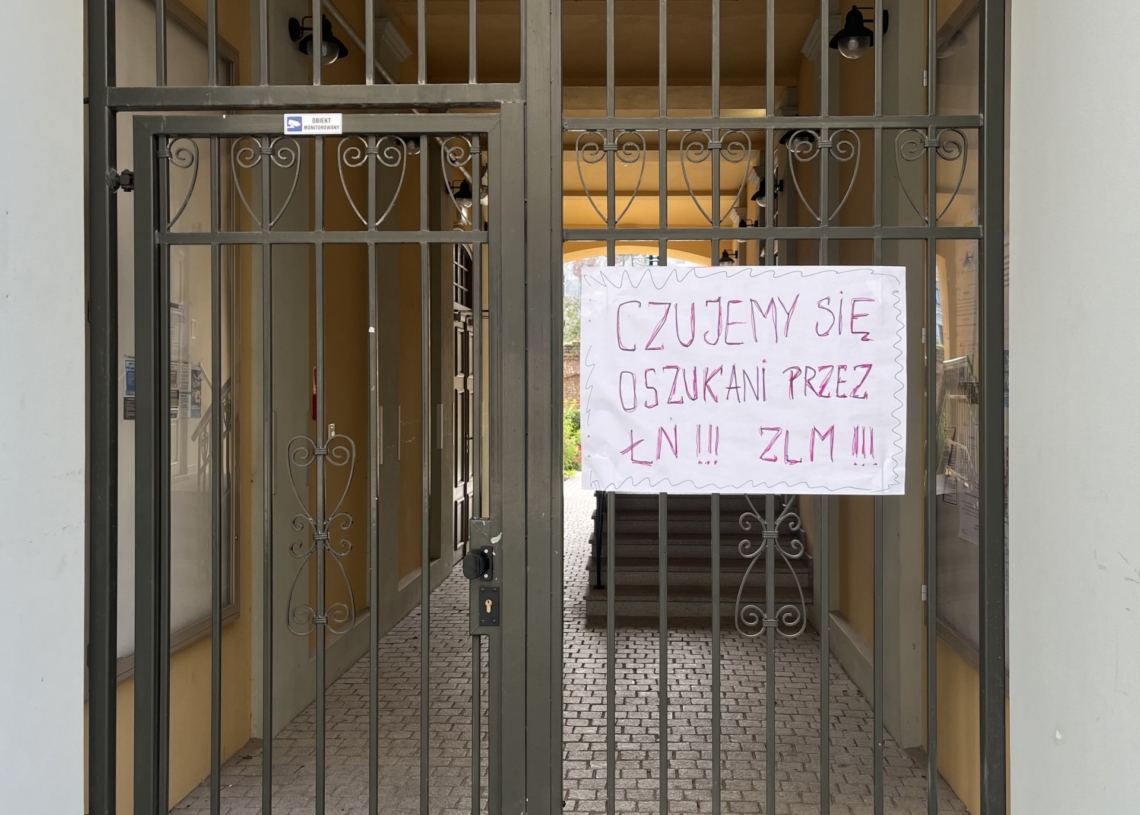 Mieszkańcy Włókienniczej czują się oszukani przez miasto. Wywiesili banery