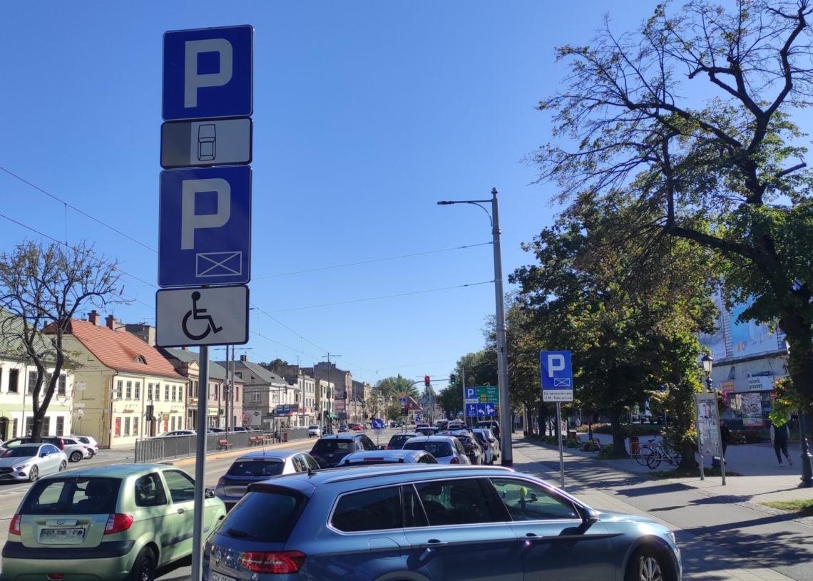 Przedłużenie okresu darmowego parkowania w Pabianicach. "Dajemy sobie kolejne dwa lata"