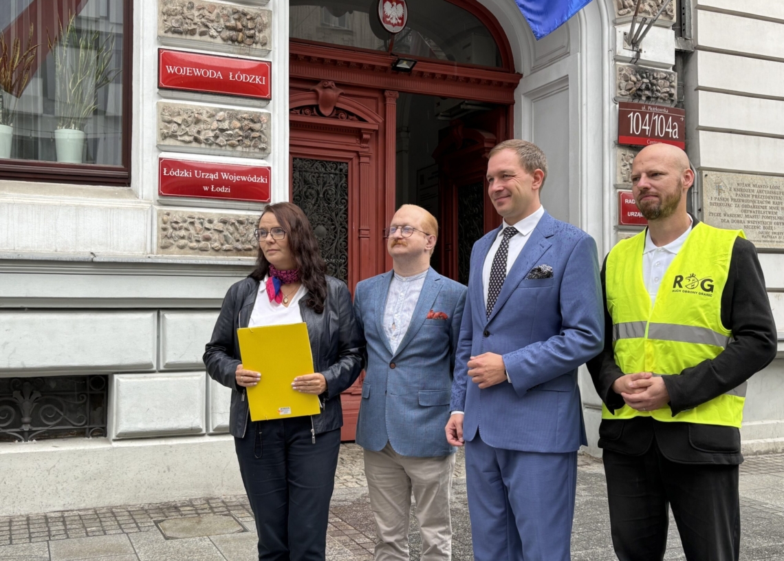 Referendum w Piotrkowie Trybunalskim pod lupą wojewody. Jest reakcja Ruchu Obrony Granic 1 Referendum w Piotrkowie Trybunalskim pod lupą wojewody. "Być może mamy do czynienia z ustawką"