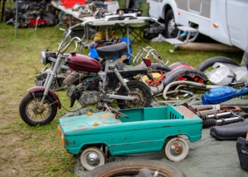 Moto Weteran Bazar w Łodzi. Perełki dla miłośników motoryzacji i militariów [ZDJĘCIA]