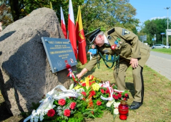 Uroczystość upamiętnienia Lotników Lwowskich w Łodzi. "Bronili granic naszego miasta"