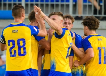 Beniaminek wiceliderem rozgrywek po wygranej u siebie. Unia Skierniewice - Hutnik Kraków 2:0 [ZDJĘCIA]