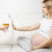 Włosy przełomem w badaniach picia alkoholu. Co druga kobieta w ciąży pije 10 Włosy przełomem w badaniach picia alkoholu. Co druga kobieta w ciąży pije.