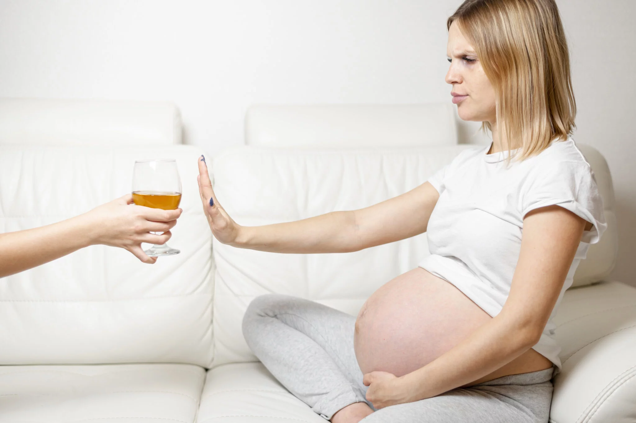 Włosy przełomem w badaniach picia alkoholu. Co druga kobieta w ciąży pije.