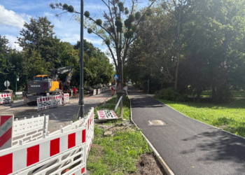 Trwa remont Źródłowej. Wylano już pierwszą część nowego asfaltu