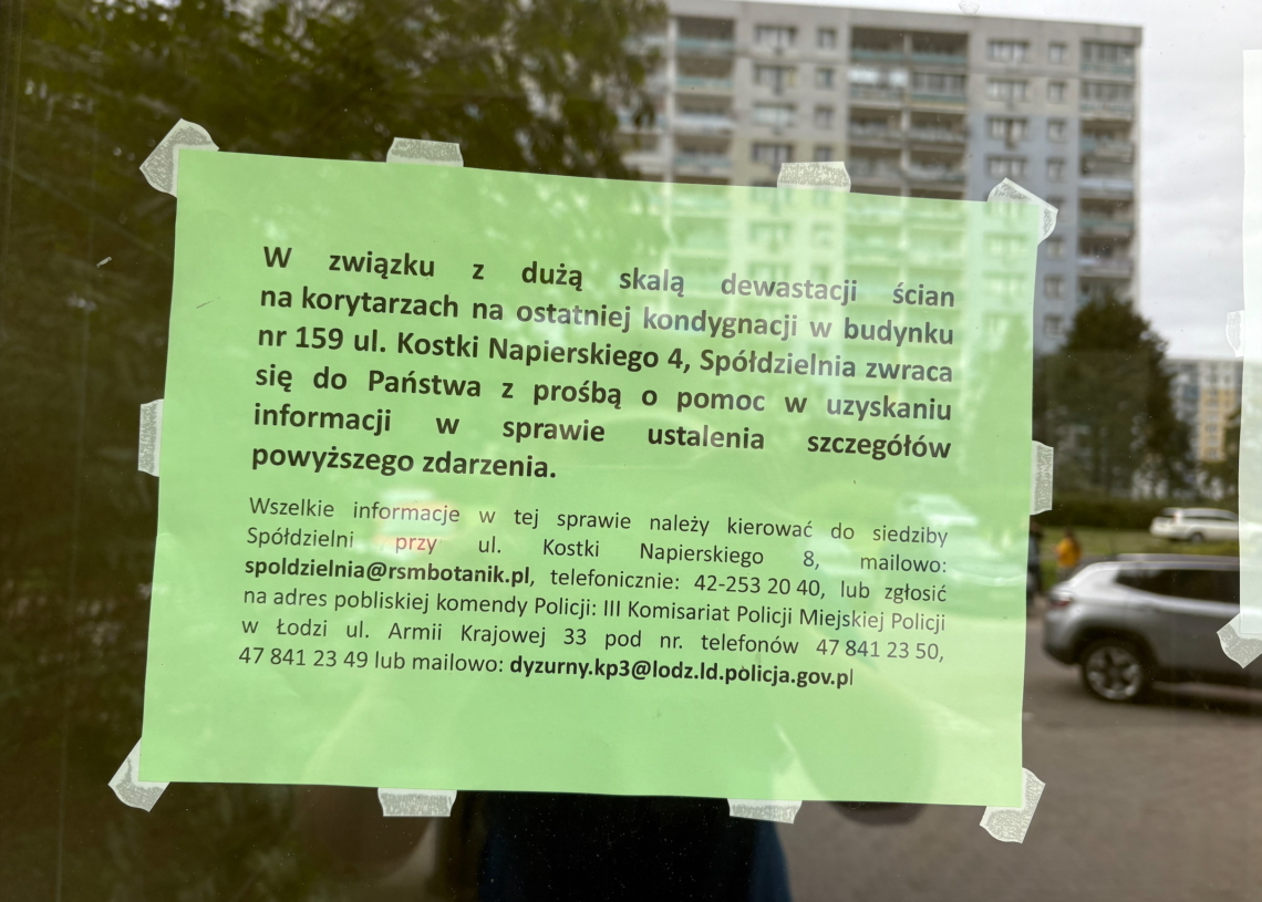 Wandalizmy w bloku na Retkini. Sprawą zajmuje się policja