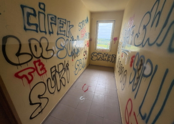 Wandalizmy w bloku na Retkini. Sprawą zajmuje się policja