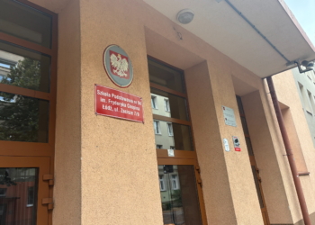 Kibolska bójka pod szkołą w Łodzi. Zawinić miały... zeszyty z emblematem Widzewa