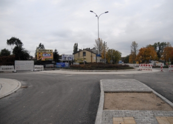 Zmiany dla kierowców przy rondzie Pecolta w Piotrkowie Trybunalskim. Remont wkroczył w kolejny etap 2 Zmiany dla kierowców przy rondzie Pecolta w Piotrkowie Trybunalskim. Remont wkroczył w kolejny etap