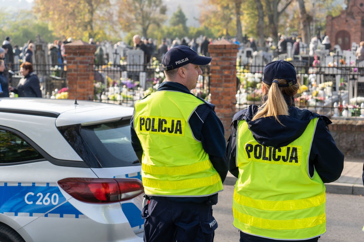 Policja, słucham. Bezpieczeństwo podczas Wszystkich Świętych