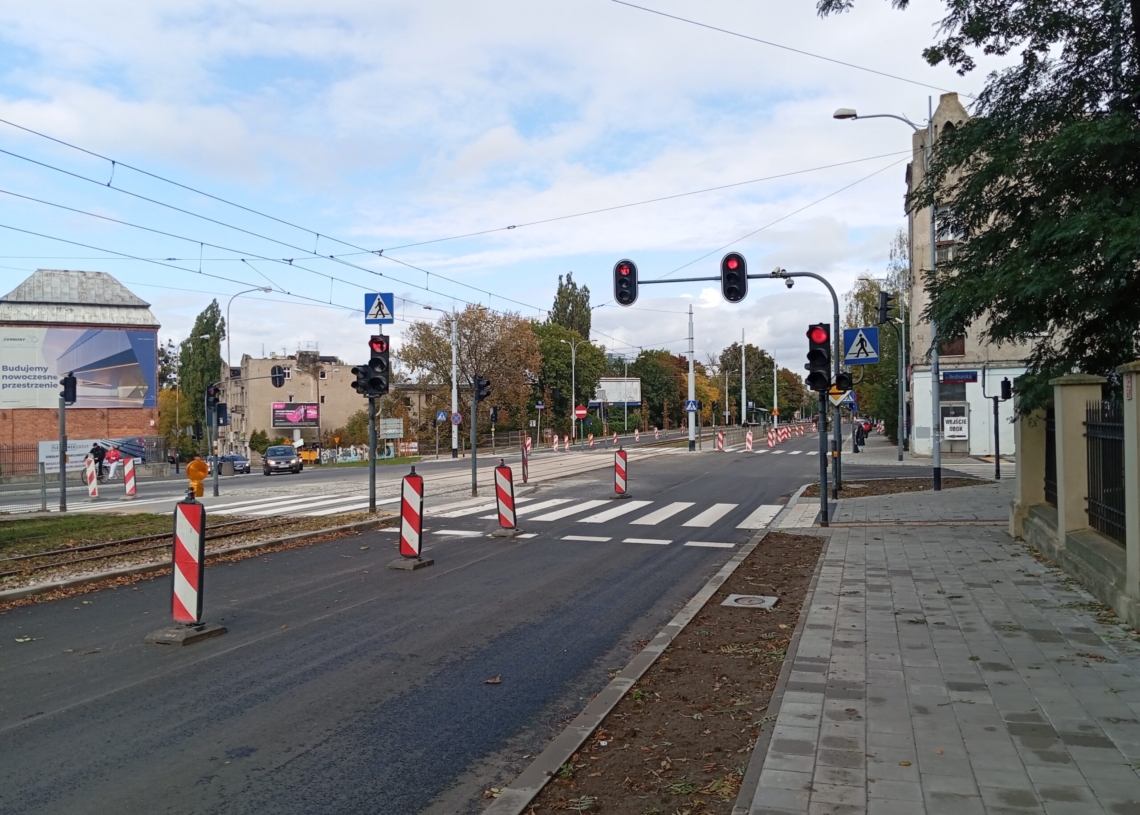Skrzyżowanie Pabianickiej z Bednarską i Wólczańską już przejezdne. Wracają autobusy 1 Skrzyżowanie Pabianickiej z Bednarską i Wólczańską już przejezdne. Wracają autobusy