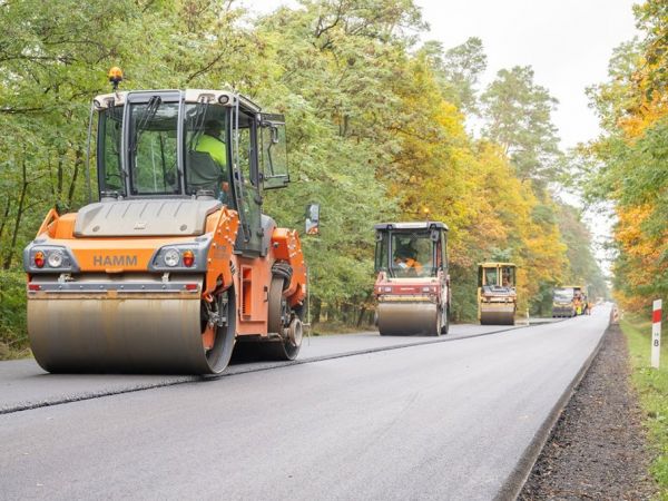 Remonty w Łódzkiem. Duże utrudnienia w okolicy Sulejowa i Opoczna, ostatnie szlify pod Sieradzem 1 Remonty w Łódzkiem. Duże utrudnienia w okolicy Sulejowa i Opoczna, ostatnie szlify pod Sieradzem, fot. Zarząd Dróg Wojewódzkich