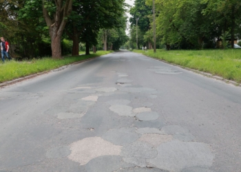 Narzekają na utrudnienia spowodowane wymianą wodociągu