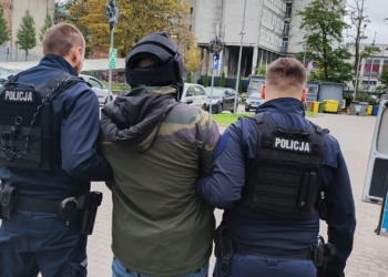 Pijany uciekał Piotrkowską, gdzie doprowadził do wypadku. Usłyszał 3 zarzuty