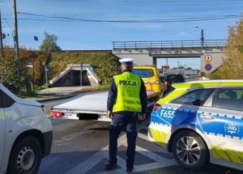 Potrącenie 17-latka na pasach. Policja ustala okoliczności zdarzenia