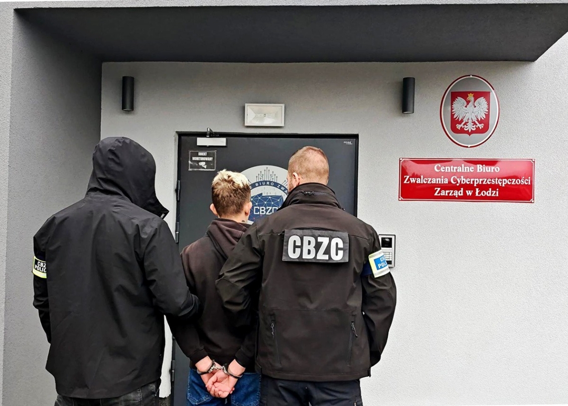Fałszywe bankowe call center i pralnia pieniędzy. CBZC zatrzymało 15 oszustów