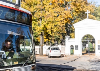 MPK Łódź uruchomiło specjalne linie tramwajowe i autobusy między cmentarzami