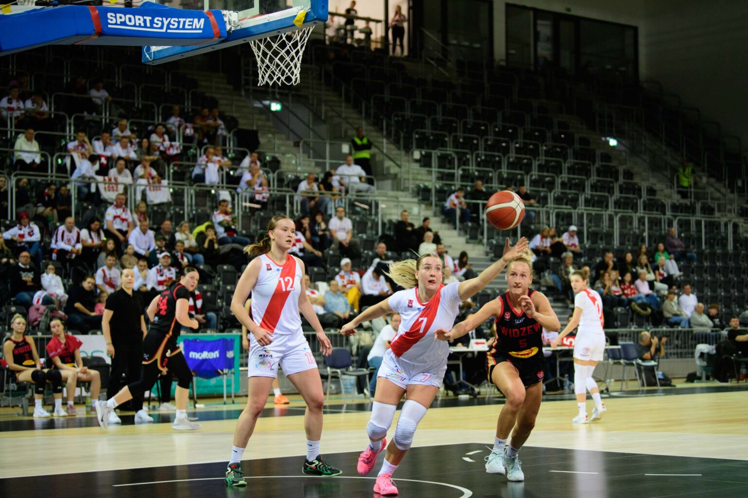 Derby Łodzi w koszykówce kobiet Fot Sebastian Szwajkowski_18 Derby Lodzi w koszykowce kobiet Fot Sebastian Szwajkowski 18