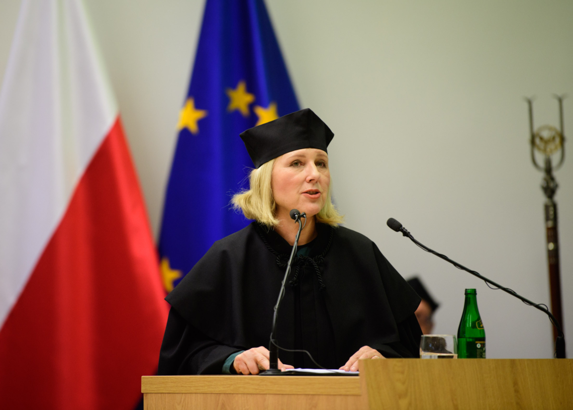 Prawie 200 odznaczeń dla pracowników UŁ. Wyróżniona została także unijna komisarz [ZDJĘCIA]