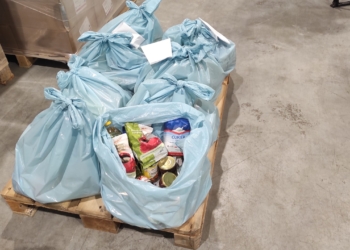 Wyjątkowa akcja łódzkiego Banku Żywności i jednej z firm kurierskich. Dostarczają paczki z jedzeniem do domu