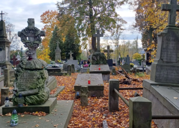 Będą kwestować, by ratować zabytkowe nagrobki w Piotrkowie Trybunalskim
