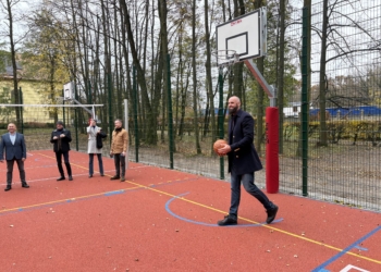 Boisko wielofunkcyjne w łódzkim Szpitalu Babińskiego