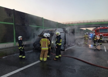 Pożar busa na A1 w kierunku Gdańska. Utrudnienia na drodze