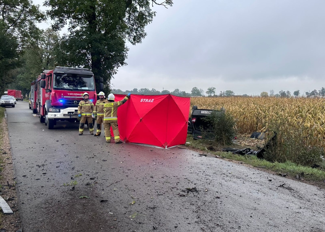 Dachowanie samochodu w powiecie kutnowskim. Nie żyje jedna osoba