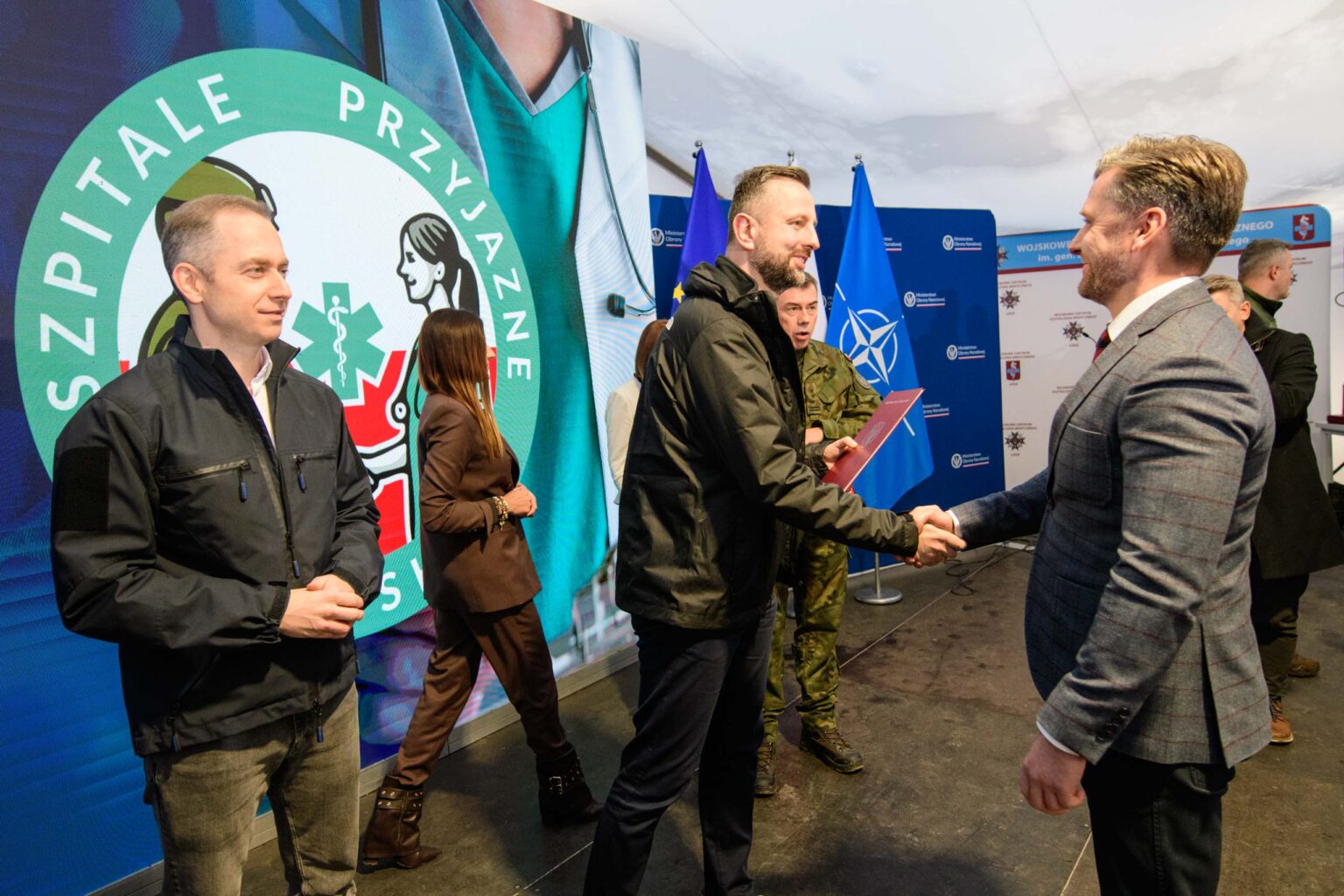 Wicepremier Kosiniak Kamysz na ćwiczeniach medyków wojskowych fot Sebastian Szwajkowski_1 Wicepremier Kosiniak Kamysz na cwiczeniach medykow wojskowych fot Sebastian Szwajkowski 1 1