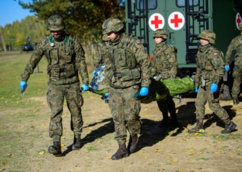 Wicepremier Kosiniak Kamysz na cwiczeniach medykow wojskowych fot Sebastian Szwajkowski 47