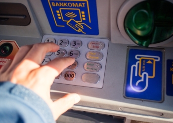 Nieuprawnione wypłaty z kont bankowych. Poszkodowani także klienci z Łódzkiego