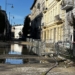 Zalana aleja 1 Maja w Łodzi. Lokatorzy tymczasowo umieszczeni w hotelach nie mogą wrócić po swoje rzeczy