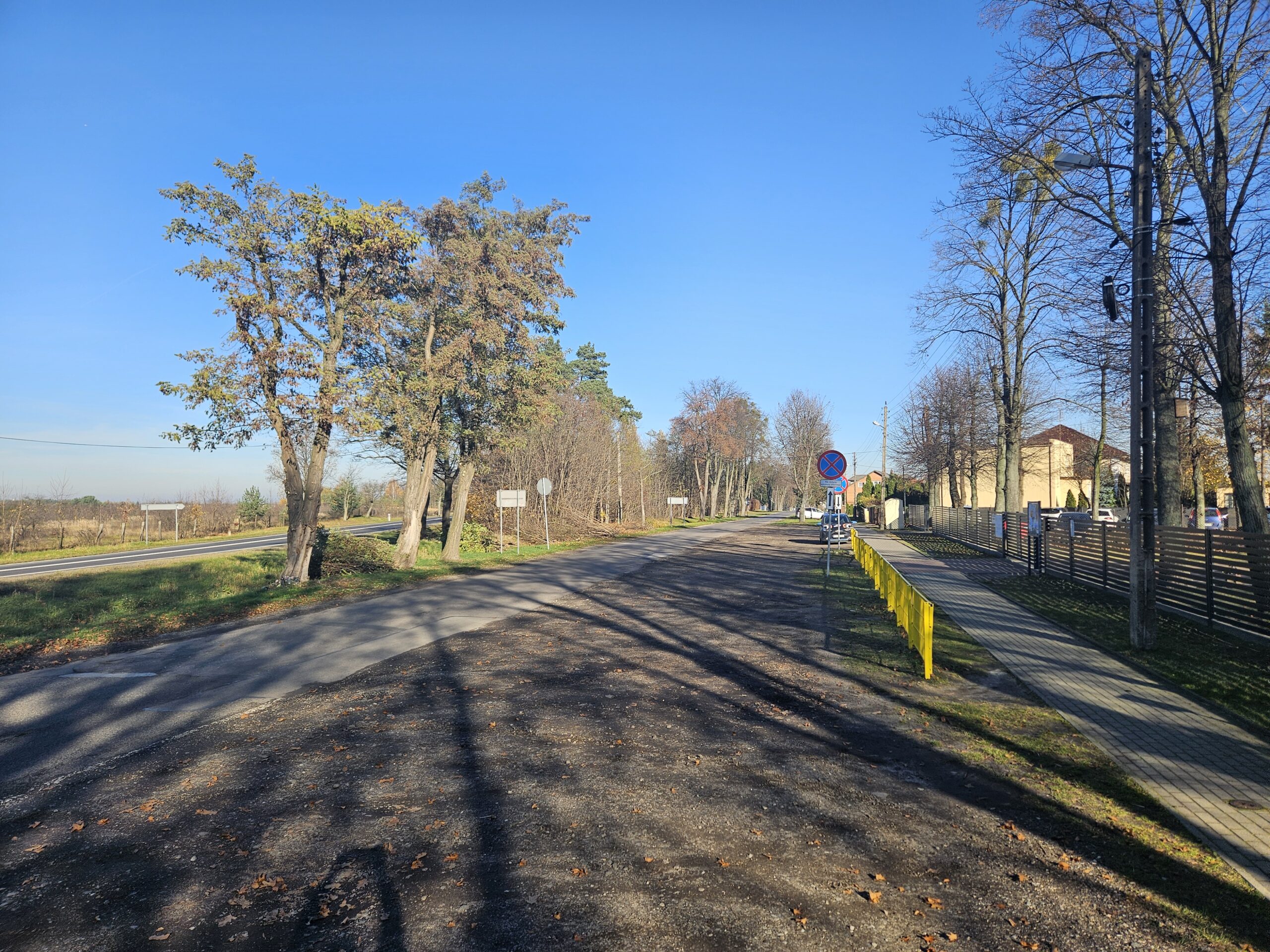 W Bratoszewicach rozwiąże się wieloletni problem? Przed szkołą powstanie bezpieczna droga 2 W Bratoszewicach rozwiąże się wieloletni problem? Przed szkołą powstanie bezpieczna droga